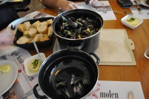 06 10e Van der Zwan Toernooi mosselen eten na iedere serie