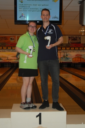 08 VK senioren 2017 Verenigingskampioenen Lindsey Paling en Rody van Ruiten