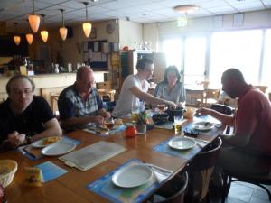 12 Mosselen eten 